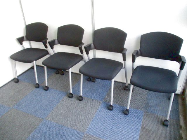 【お得な4脚セットの紹介！】4脚重ねて約1脚分のスペース【座り心地も安心できます！】
                        プロッティ
                                    中古
            