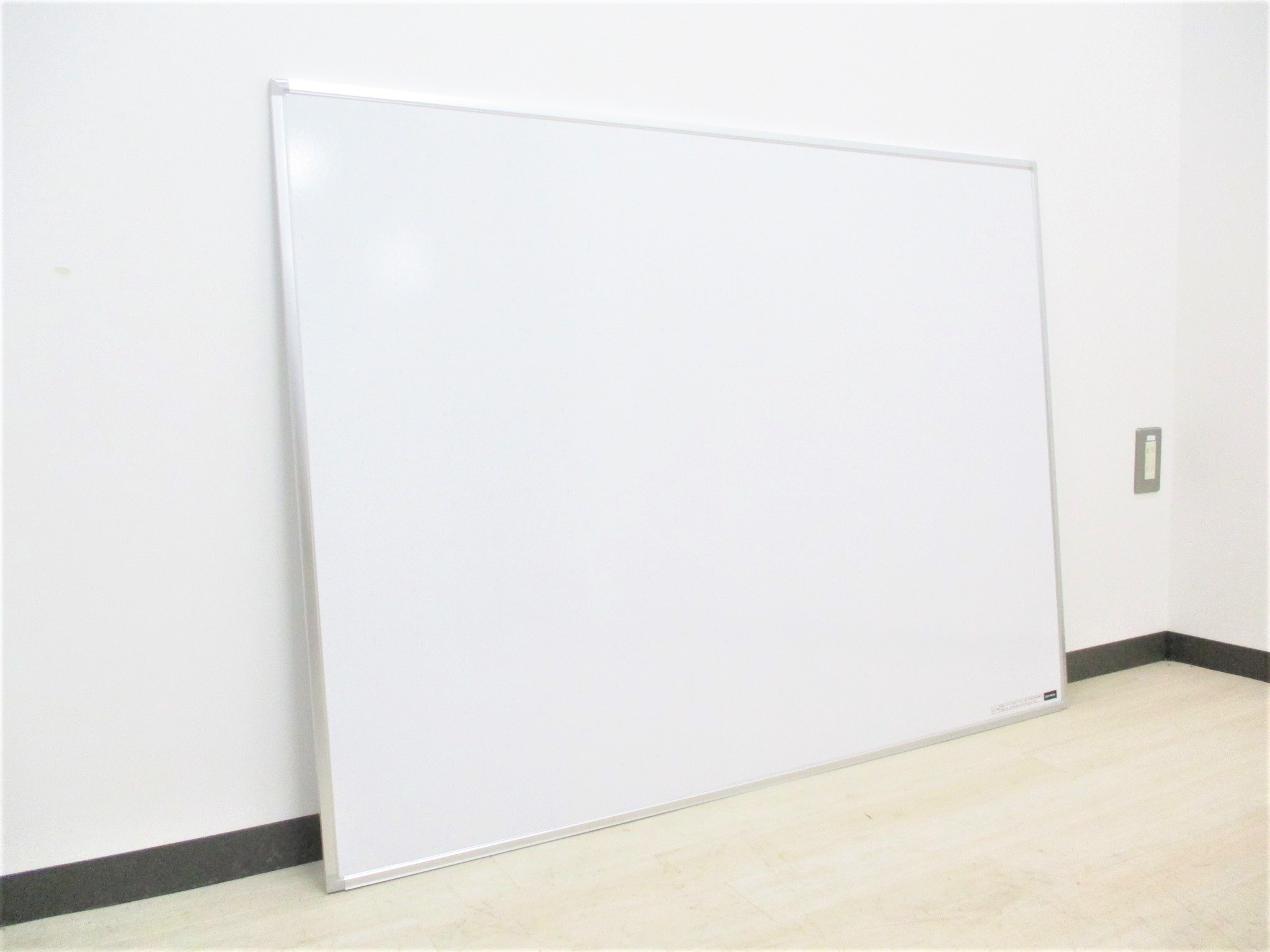 【1台限定！】一流メーカー製の綺麗な片面ホワイトボードです！
                        その他シリーズ
                                    中古
            