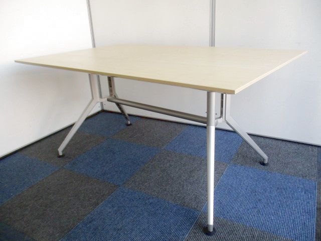 【レアな商品2台入荷！】幅1500mmで4人用としてオススメ【面接や応接テーブルにも！】
                        DDD
                                    中古
            