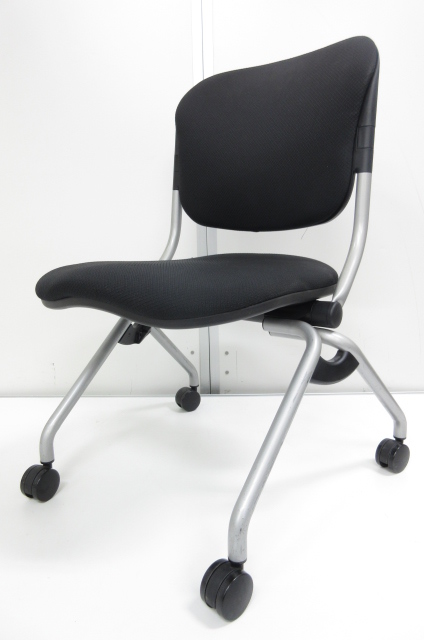 【4脚入荷!!】会議やセミナー等にオススメ!!使い勝手の良い折りたたみチェア!!【キャスター付!!】
                        トーションライン
                                    中古
            