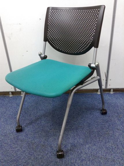 【残り2脚特別価格】オカムラ製　グリーン色　状態○
                        プロスタック
                                    中古
            