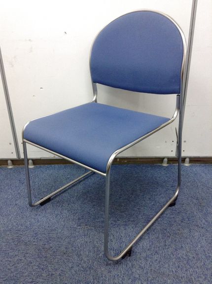 【収納に便利】コクヨ製で丈夫　上に重ねて収納できるスタッキングチェア
                        その他シリーズ
                                    中古
            