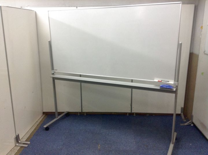 【美品】W1800　自立式ホワイトボード　両面タイプ
                        その他シリーズ
                                    中古
            