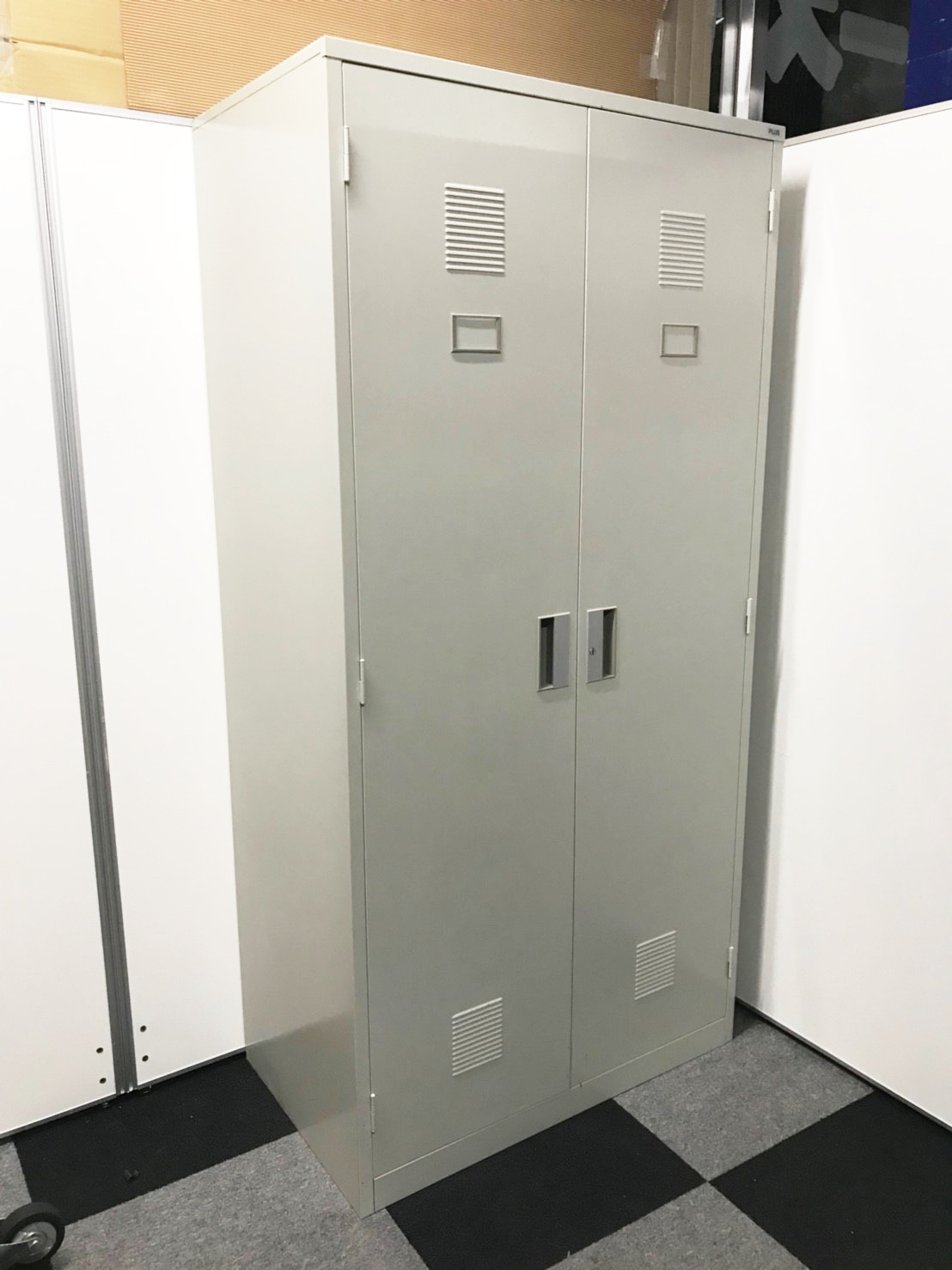 【小物置き付きワードローブ！】6箇所に小物置きがあります！古めの商品の為、お値打ち価格でご提供！
                        LKシリーズ
                                    中古
            