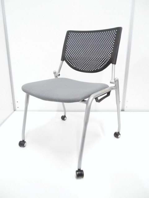 【残り1脚の為特価】オカムラ製！縦方向のスタック収納が可能です！キャスター付き！【グレー色】
                        プロスタック
                                    中古
            