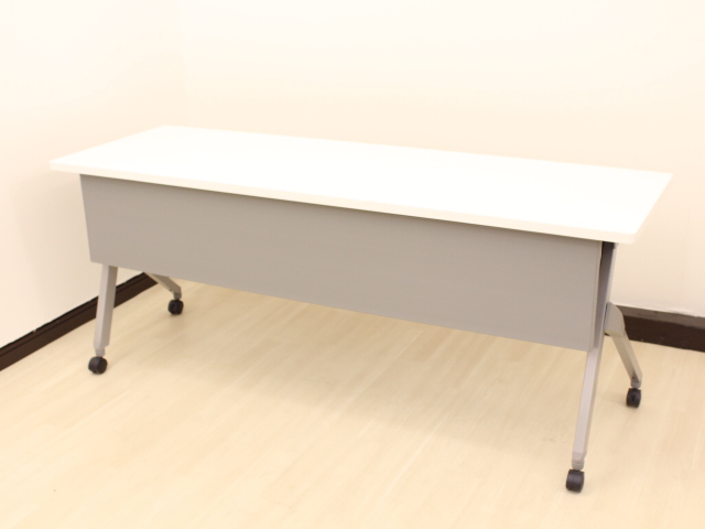 【幕板付きの折りたたみ式、キャスター付テーブルが10台も大量入荷】研修スペースにオススメ！
                        その他シリーズ
                                    中古
            