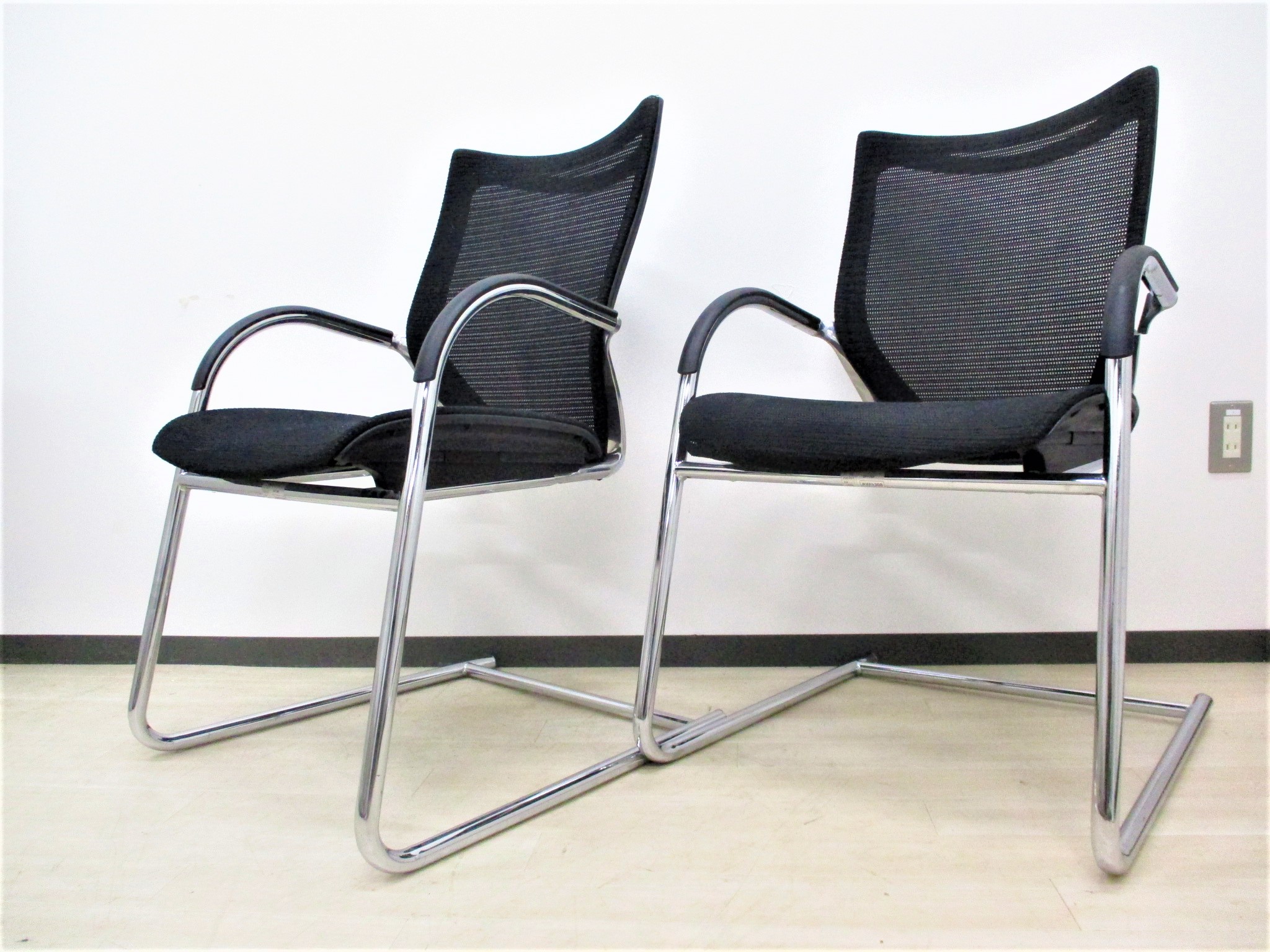 【大人気メッシュチェア2脚セットでお値引き】人気のブラック！最高級エルゴノミックメッシュチェアです。[ミーティング][腰痛　おすすめ]
                        バロン
                                    中古
            