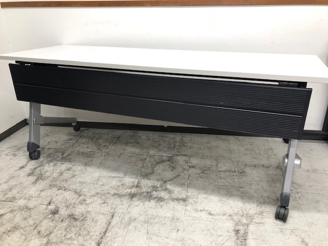 3名掛け可能｜研修室や会議室で重宝されるサイドスタックテーブル｜キャスター付き＋キャスターロック機能付き！
                        その他シリーズ
                                    中古
            