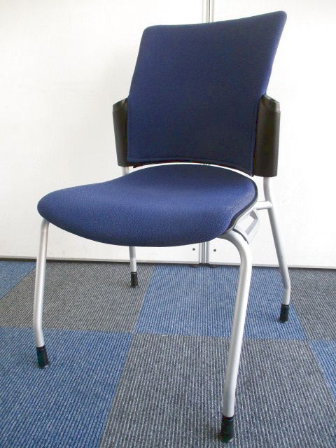 【今なら8脚揃います！】会議用などで人気なスタッキングチェア【キャスター無しでしっかり安定】
                        チェダーC
                                    中古
            