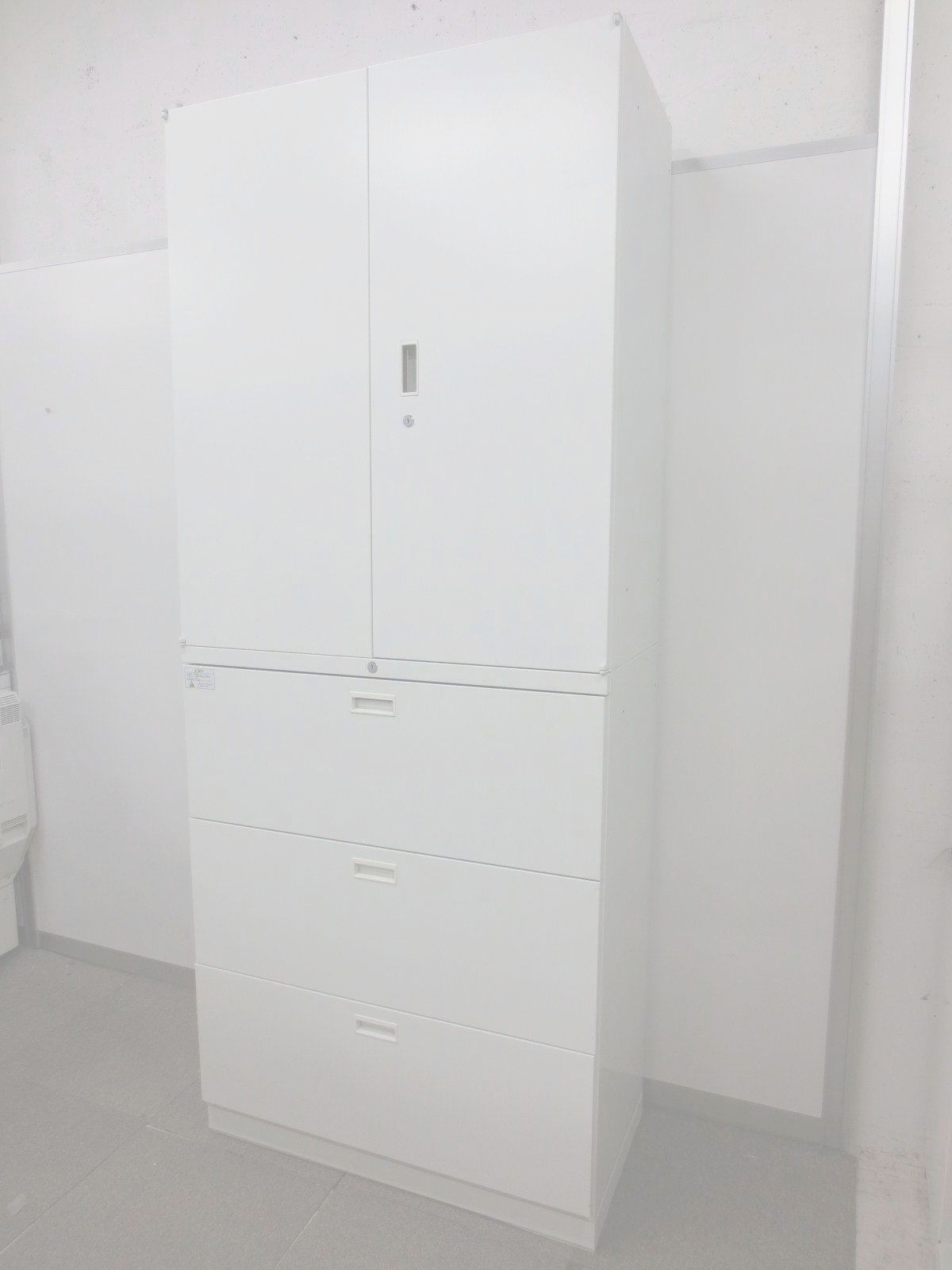 【値下げしました】25,000⇒19,000へ！ホワイトカラーの両開きと3段ラテラルの定番組み合わせ【擦り傷ありのため特価】
                        グロウビッグ
                                    中古
            