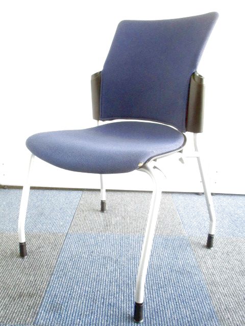 【おつとめ特価品です！】座面と背面後ろに目立つ穴あり【コスト重視の方必見！】
                        チェダーC
                                    中古
            