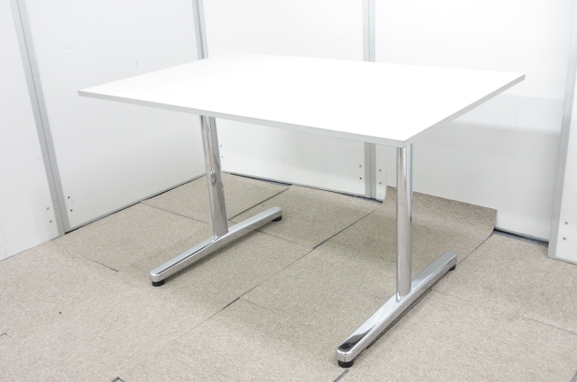【2台入荷!!】手頃なサイズのミーティングテーブル!!作業台としてもオススメ!!【T字脚】
                        その他シリーズ
                                    中古
            