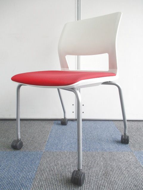 【残り4脚です！】キャスター付きスタッキングチェア【会議室に向いている燃えるレッド】【β】
                        160シリーズ 
                                    中古
            