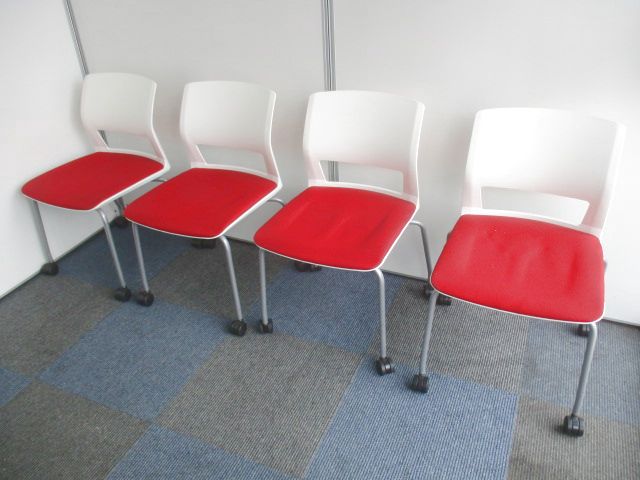 【お得な4脚セットです！】珍しいレッド色のスタッキングチェア【会議室の雰囲気変えませんか？】
                        160シリーズ
                                    中古
            