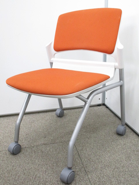 【鮮やかなオレンジがオフィスを飾る！】ポップなデザインのネスティングチェア！キャスター付で移動楽々です！【スタック】
                        MF-180シリーズ
                                    中古
            