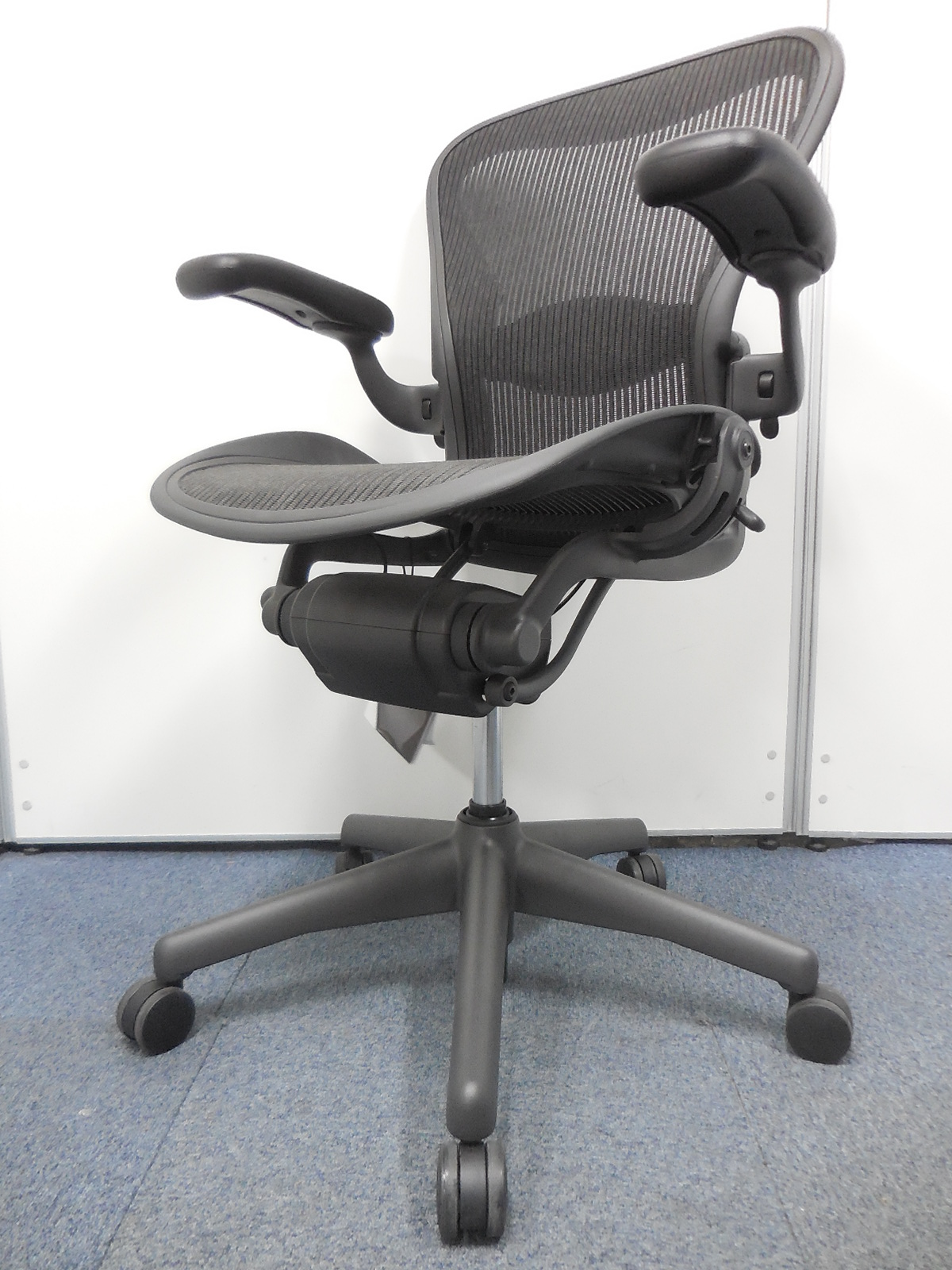 超レアherman miller for the ハーマンミラー 新古品】アーロンチェア Herman Miller/ハーマンミラー 肘付