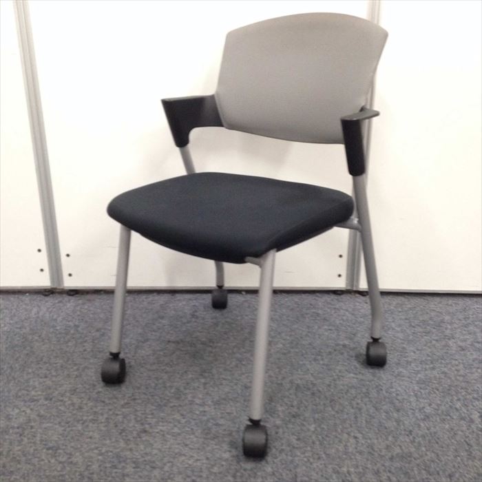 【人気の定番シリーズ】コクヨ製キャスター付きスタッキングチェア【プロッティ】
                        プロッティ
                                    中古
            