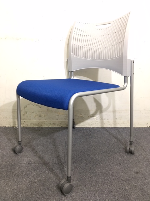 【10脚入荷】クロガネ製｜キャスター付きで移動もらくらく！スタイリッシュなデザインのスタッキングチェア入荷致しました！
                        不明
                                    中古
            