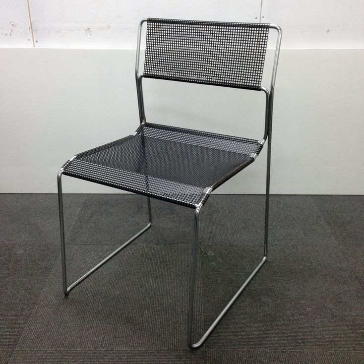 【在庫入替の為お安く！】【48脚ロット入荷】シンプルなデザインでシャープな会議室が生まれます。スタッキングチェア
                        その他シリーズ
                                    中古
            