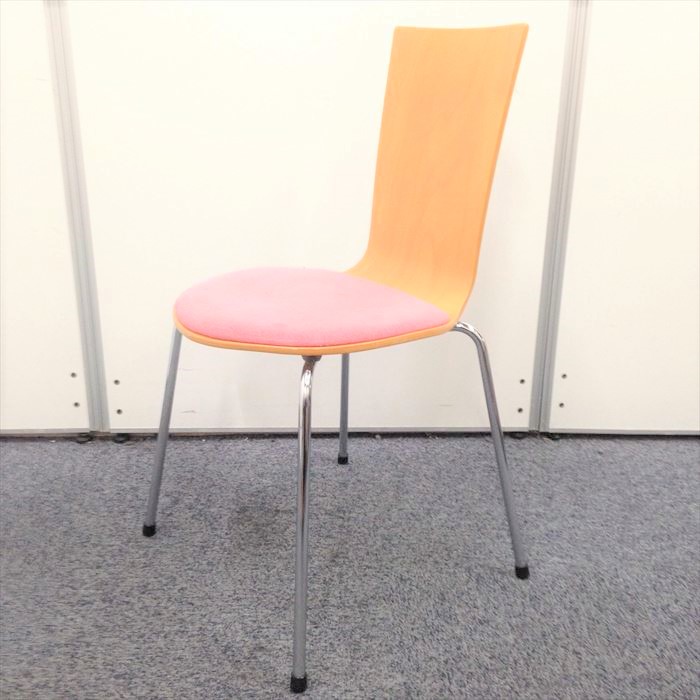 【リビング調のミーティングチェア】見た目も家庭的な会議用チェアです。
                        CHIC STYLE　シックスタイル
                                    中古
            