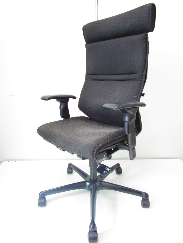 PC操作に優しい！後傾執務姿勢！ヘッドレストがついているので、個人様にも！可動肘で座る人に合わせて調整を
                        エルシオ
                                    中古
            