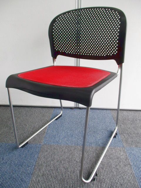 【移動が多くても困りません！】軽量なスタッキングチェア！【重ねて収納可能】
                        8114F
                                    中古
            
