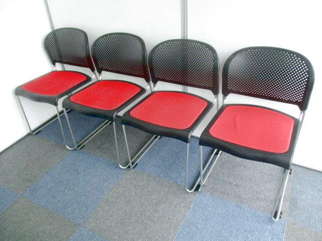 【お得なセット品！】重ねて収納可能なチェア！【4脚1セット】
                        8114F
                                    中古
            