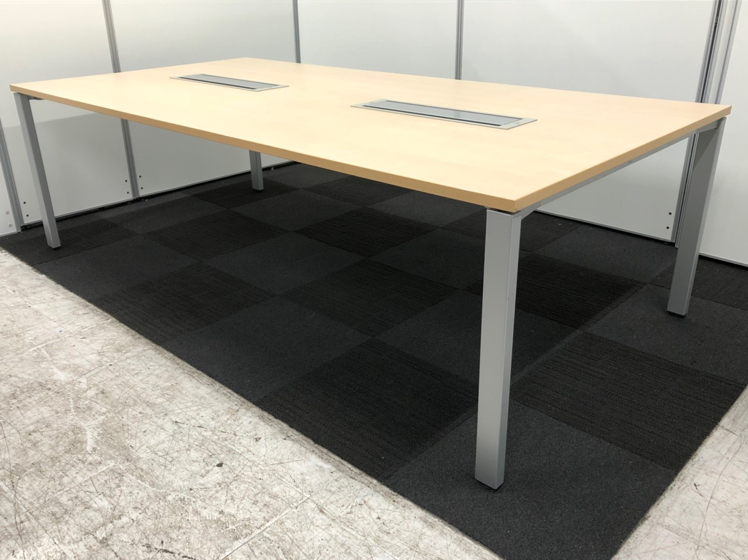 【大型テーブル！】幅2400！ナチュラル天板！【配線収納可！】
                        その他シリーズ
                                    中古
            