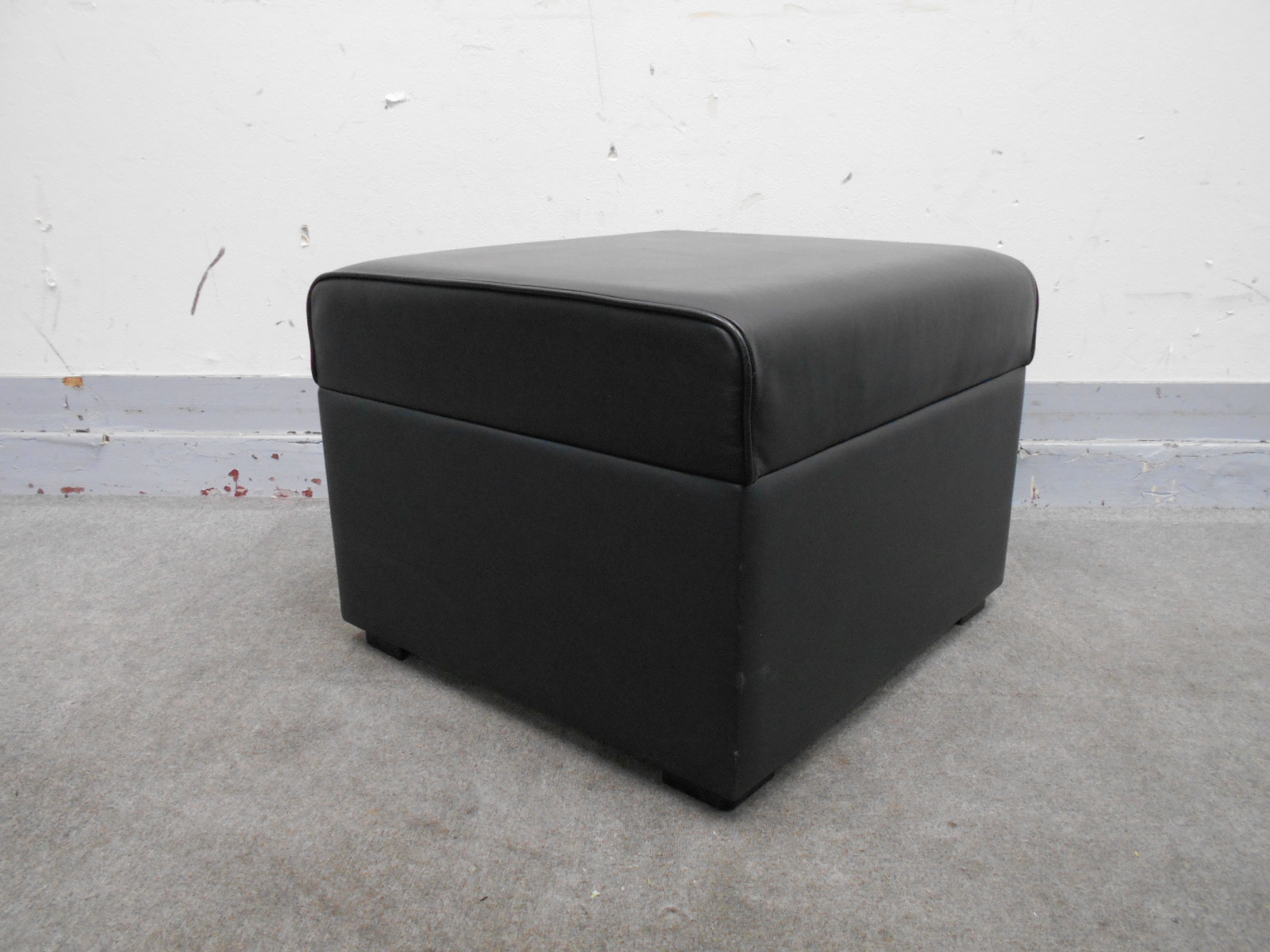 【KS】[限定二台]イトーキ製　スツール　簡単な荷物沖にも便利
                        その他シリーズ
                                    中古
            