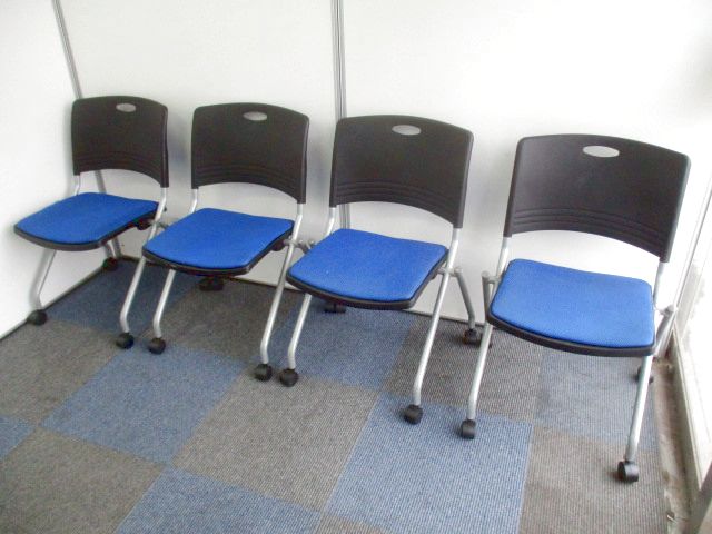 【単品購入よりお得！】便利なネスティングチェア！【4脚1セット】
                        　
                                    中古
            