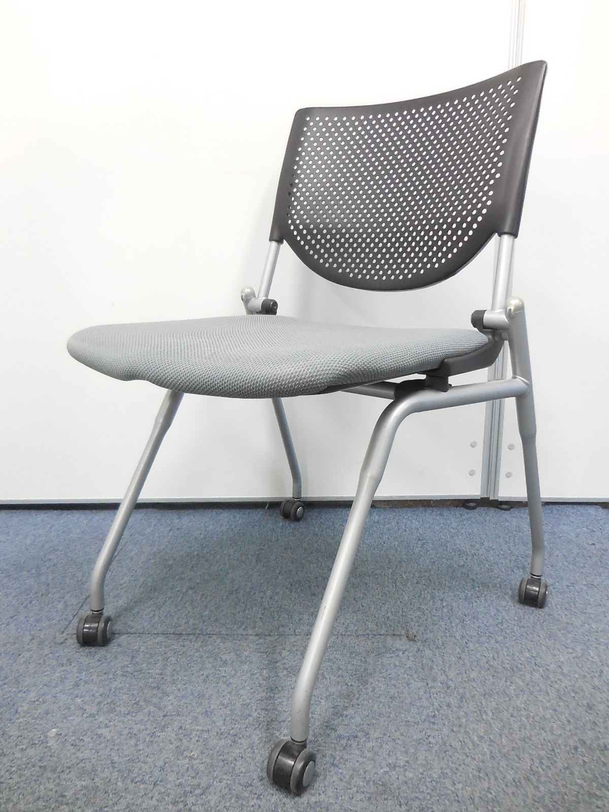 【コンパクトに積み重ねて収納できます！】研修スペース、会議室のチェアを入れ替えませんか？
                        プロスタック
                                    中古
            