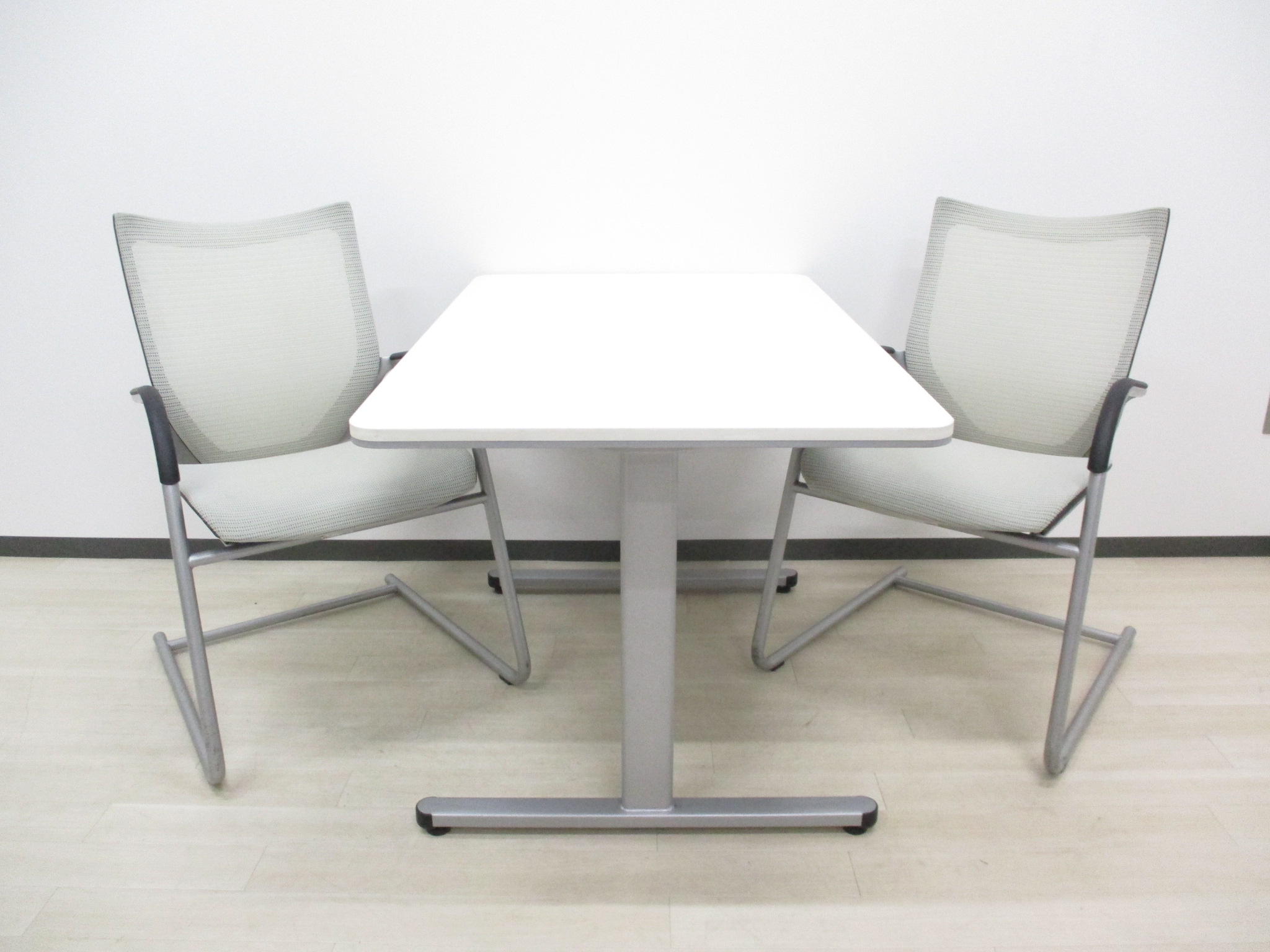 2名用簡易テーブルセット/ホワイト/トレンド組み合わせ！
                        その他シリーズ
                                    中古
            