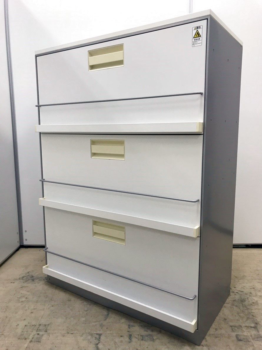 【1台入荷】雑誌架タイプの3段ラテラルの入荷です！珍しい商品になります！
                        ユニフレックス
                                    中古
            