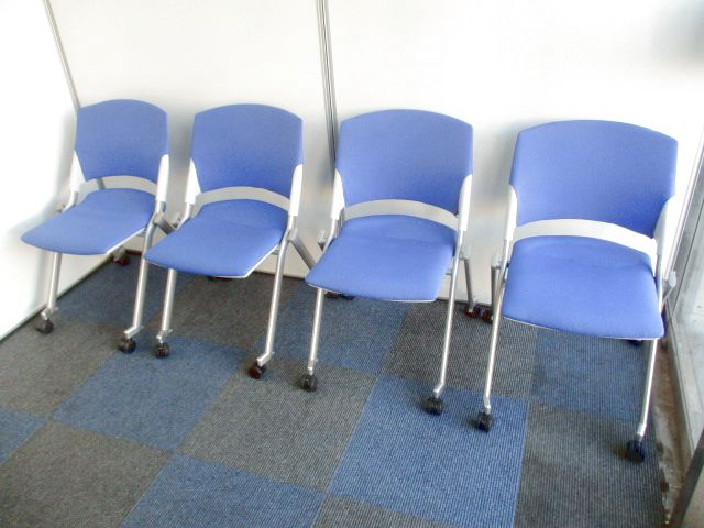 【お得な4脚セットのご案内】ネスティングチェアで省スペース【鮮やかなブルーでオフィスを明るく】
                        M-800
                                    中古
            