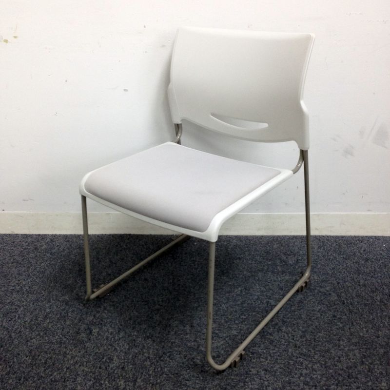 内田洋行製・スタッキングチェア■ライトグレー■重ねて整理可能
                        MP-110シリーズ 
                                    中古
            