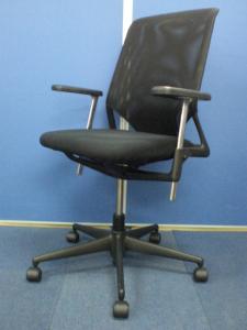 【商品入替の為特別価格!】Vitra.(ヴィトラ)社製 メダⅡチェア■洗練されたフォルムでオフィスをワンランク上の空間を演出！■ブラック【可動肘タイプ】[デザイナーズ家具]【β】

                        メダⅡ
                                    中古
            