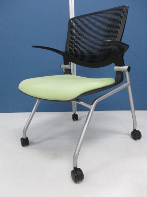 ■デザイン性・座り心地が良く大人気のミーティングチェア!!※キャスターのゴムカバーが欠損しております。[ネスタブル] #人気チェア
                        グラータ
                                    中古
            