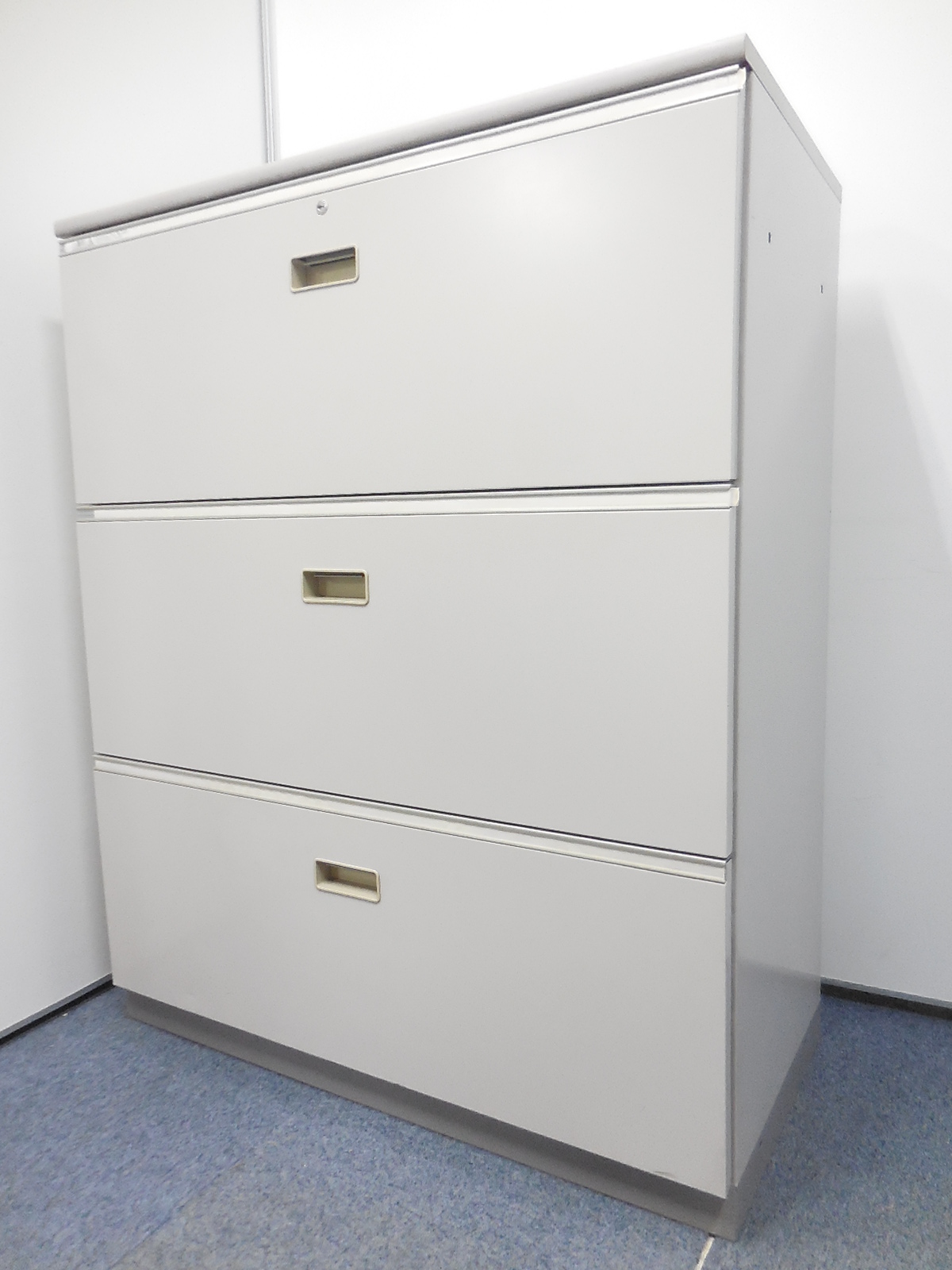 【定番シリーズ】A4サイズを大容量収納可能！【天板付】
                        シンライン
                                    中古
            