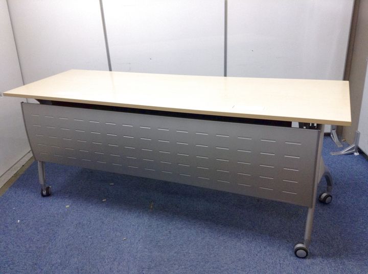 会議・研修用に｜ナチュラル天板仕様のサイドスタックテーブル｜折り畳み収納可能
                        リリッシュ
                                    中古
            