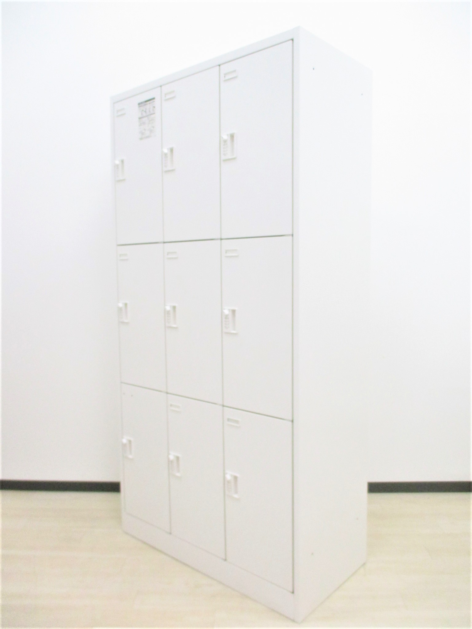 【中古希少品　定価約19万！】仕切り無し　ダイヤル錠9人用ロッカー！[ホワイト]【マスターキー作成不可】
                        FZ-W
                                    中古
            