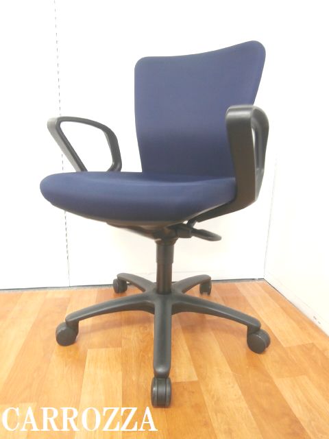 【人気シリーズOAチェアの肘付ブルーカラー】■オカムラ製　■カロッツア　■肘付　■事務椅子　■ブルー　■青　■国内メーカー　■上下昇降　■リクライニング
                        カロッツア
                                    中古
            