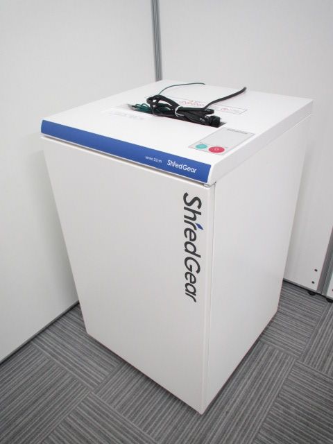 CDやカードの裁断も可能！【業務用シュレッダー！】
                        senka22cm
                                    中古
            