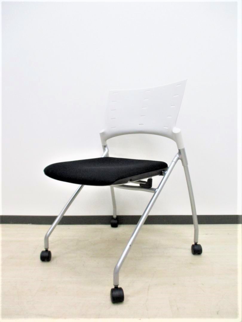 【1脚限定の特価！】■人気シリーズ！落ち着いたブラック色の入荷です！デザイン性、座り心地の良いミーティングチェア‼
                        マノス
                                    中古
            