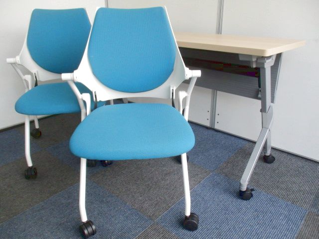 【省スペースに役立つセット！】スタックテーブルとネスティングチェアセット【会議室や面接スペースに！】
                        フラプター
                                    中古
            