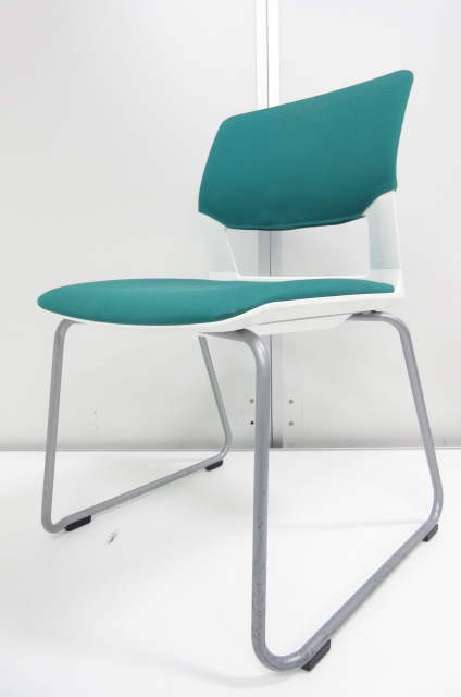 【良品!!】休憩室等にオススメ!!重ねて収納可能なスタッキングチェア!!【4脚入荷!!】
                        160シリーズ
                                    中古
            