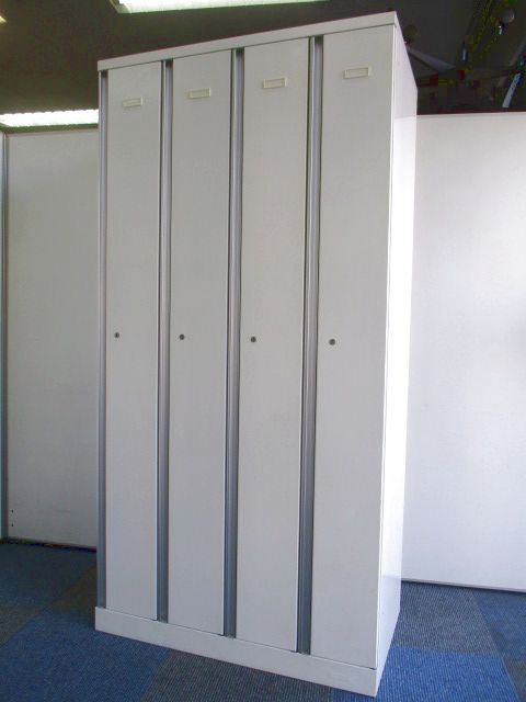 【スタイリッシュなロッカー！】便利な取っ手が魅力！【ホワイト×シルバー】
                        レクトライン
                                    中古
            