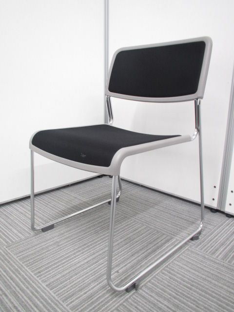 コクヨ製スタッキングです！人気のブラック　大量入荷致しました!!
会議室やリフレッシュルーム等の様々でお使い頂けます！
                        890シリーズ
                                    中古
            