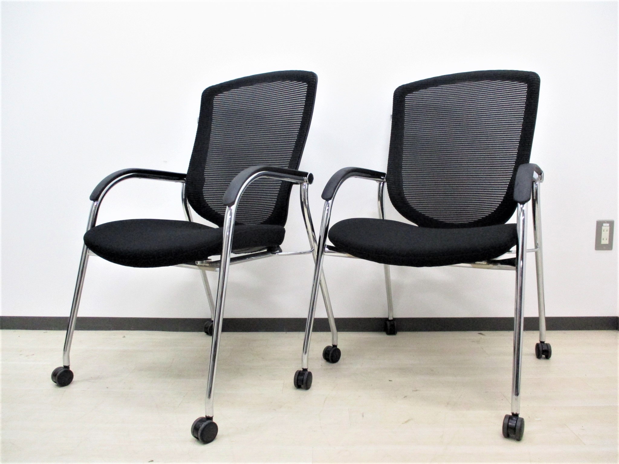 [希少品2脚セット]使う人に新たなインスピレーションを与え続ける最高級エルゴノミックメッシュチェアです。[ミーティング][腰痛　おすすめ][肘に若干の傷アリの為お安く]
                        コンテッサ
                                    中古
            