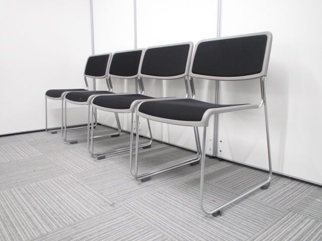 【4脚セットがお買い得】コクヨ製スタッキングです！人気のブラック　大量入荷致しました!!会議室やリフレッシュルーム等の様々でお使い頂けます！
                        890シリーズ
                                    中古
            
