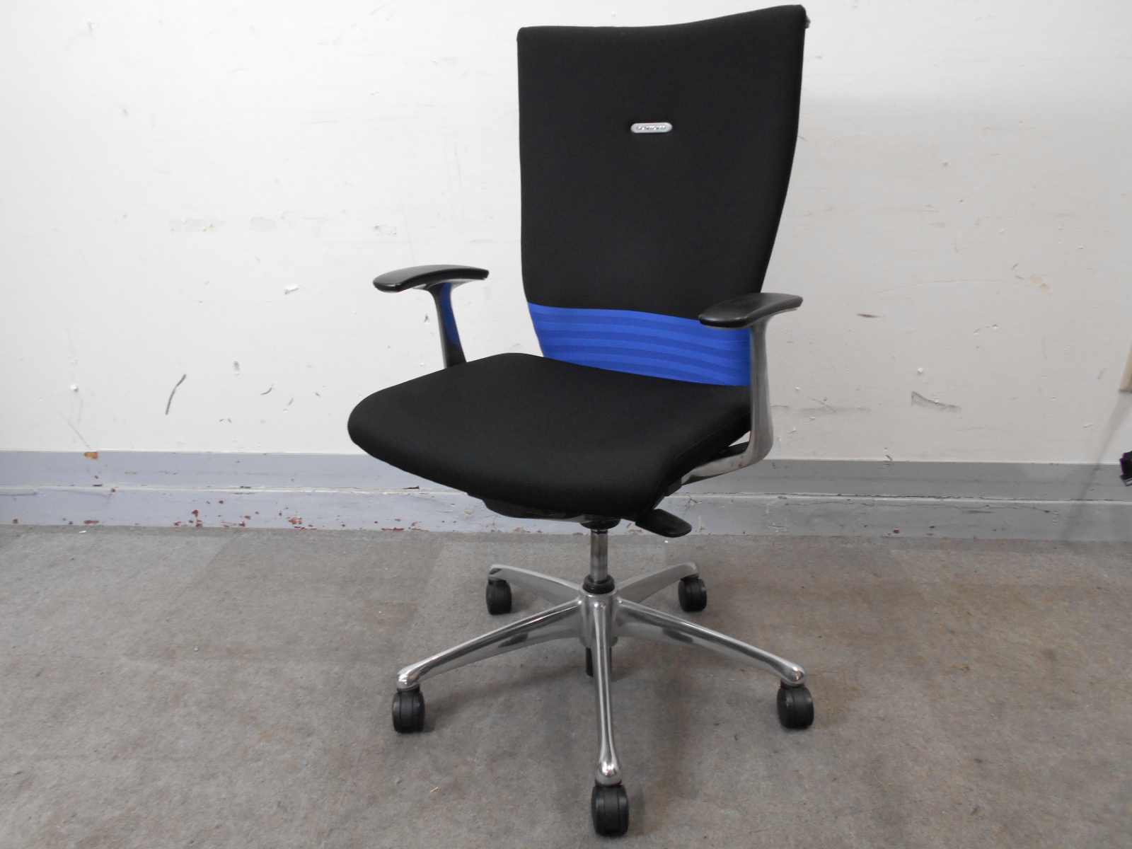 【KS】[状態良好]オカムラ　フィーゴチェア　機能とデザインを兼ね備えたエルゴノミクスチェア！
                        フィーゴ
                                    中古
            